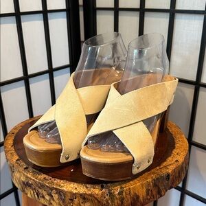 Mila Paoli Never Worn Suede Wooden Heel Platform Sandals- Camel Size 8